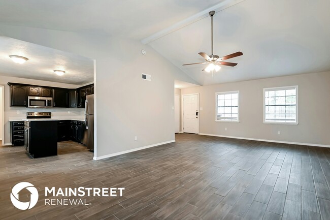 Building Photo - 1704 Panola Dr