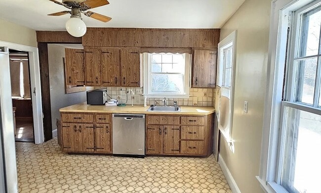 Building Photo - 1024 N Main St