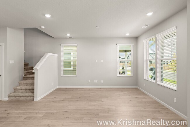 Foto del edificio - 2024 Modern New Construction In Reeds Cros...