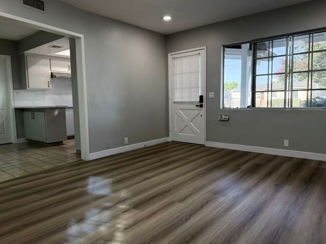 Foto del edificio - 5149 Arden Dr