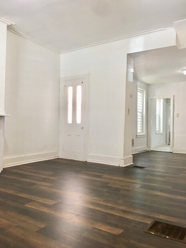 Building Photo - Gorgeous 3-Bedroom Townhouse in Brewerytow...