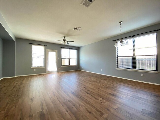 Building Photo - 1028 Regency Ln