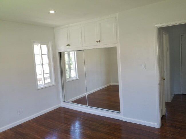 Building Photo - 6000 Lindley Ave