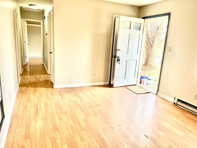 Building Photo - 3689 Claredon Dr