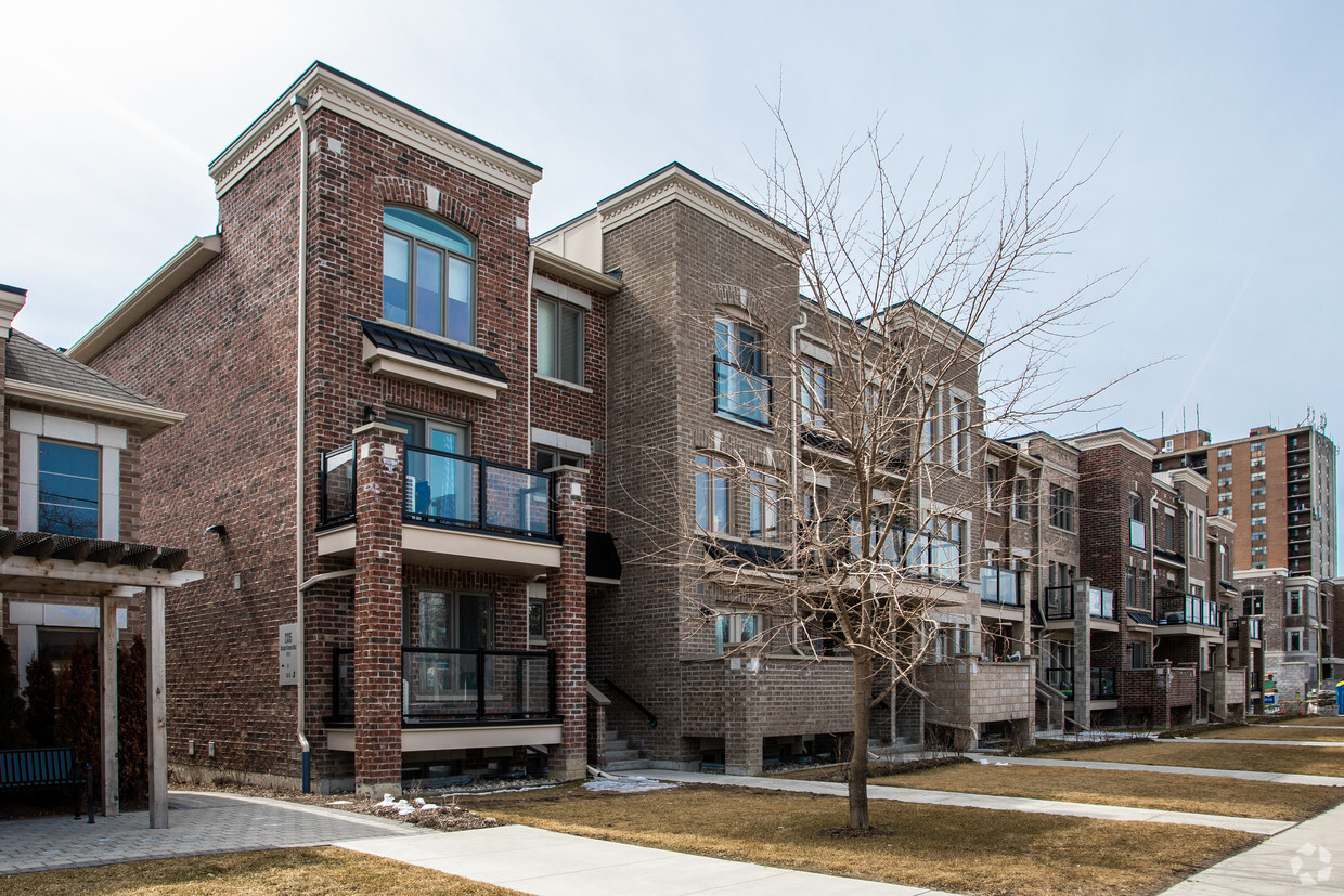 Building Photo - The Brownstones at Westown