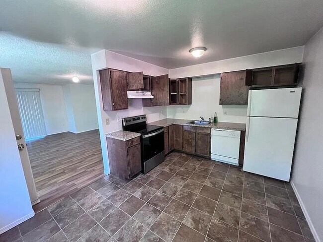 Foto del edificio - 4323 N Commercial Ave