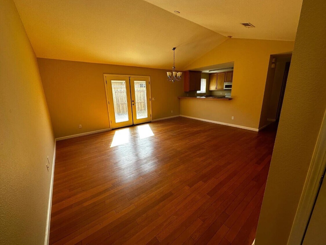 425 Acacia St, Tracy, CA 95376 Condo for Rent in Tracy, CA