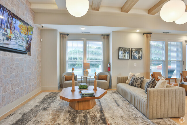 Building Photo - Vinings Brushy Creek