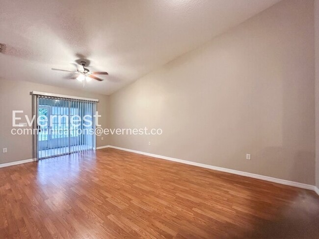 Foto del edificio - 3435 Village Green Ct