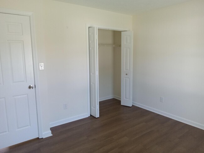 Building Photo - 108 Willow Bend Dr