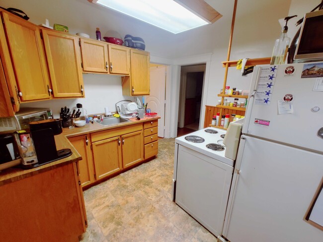 Building Photo - 23 Beverley St