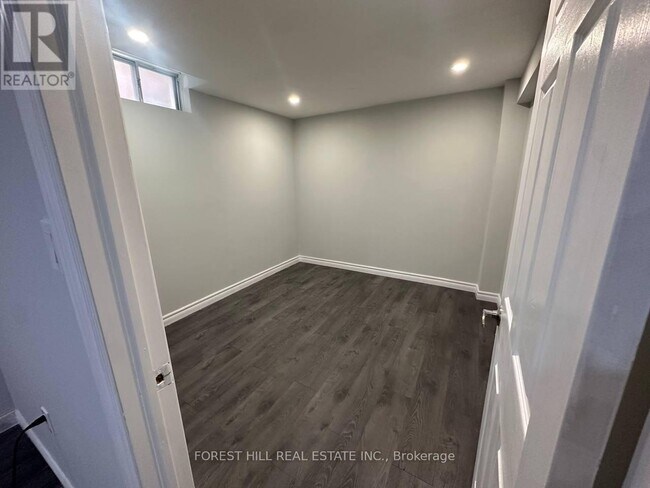 Building Photo - 48 Mountbatten Rd
