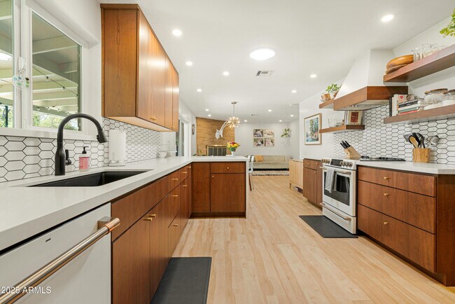 Foto del edificio - 1021 W Las Palmaritas Dr