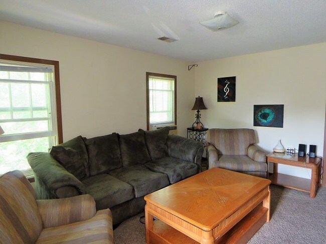 Building Photo - Charming 2 bedroom Northfield condo