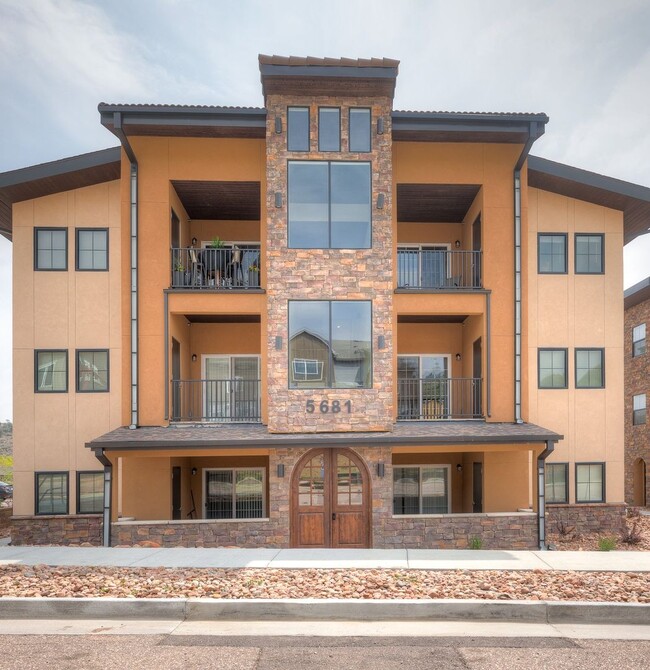 Building Photo - TOP Floor 2 Bed 2 Bath Luxury Apartment in...