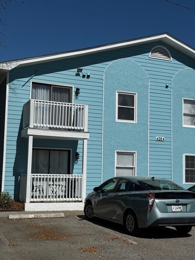 Foto del edificio - 420 Pine Ave