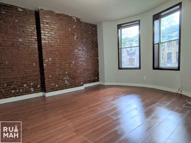 Building Photo - 144 Moffat St