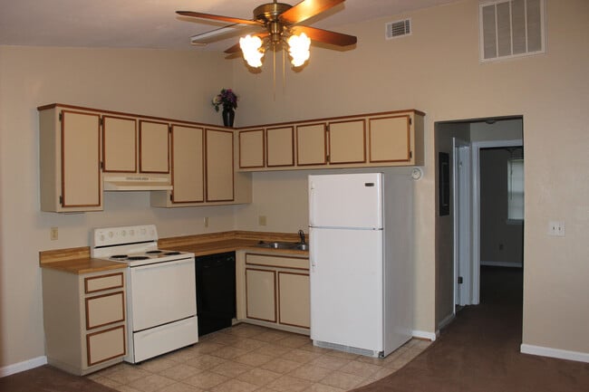 Building Photo - 1/1 Townhouse Close To TCC/FSU!