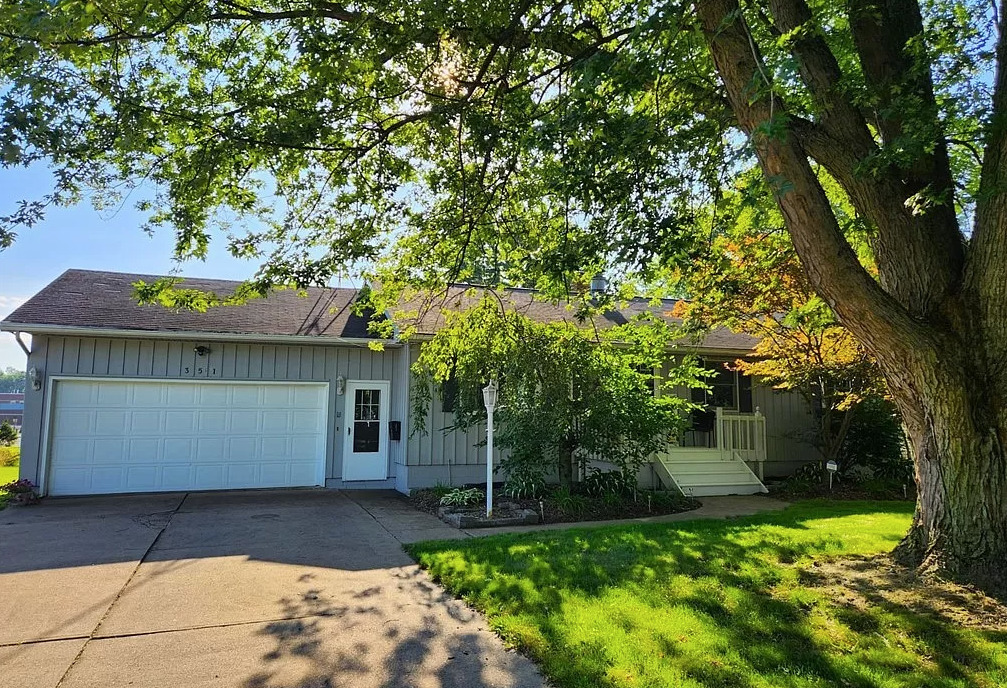 Foto principal - 351 S Lake St