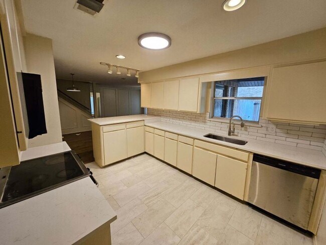 Foto del edificio - 613-613 Kings Mountain Dr