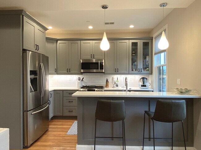 Foto del edificio - 364 Bunker Hill St