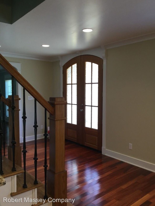 Building Photo - 4 br, 2.5 bath House - 3012 Rexford Way