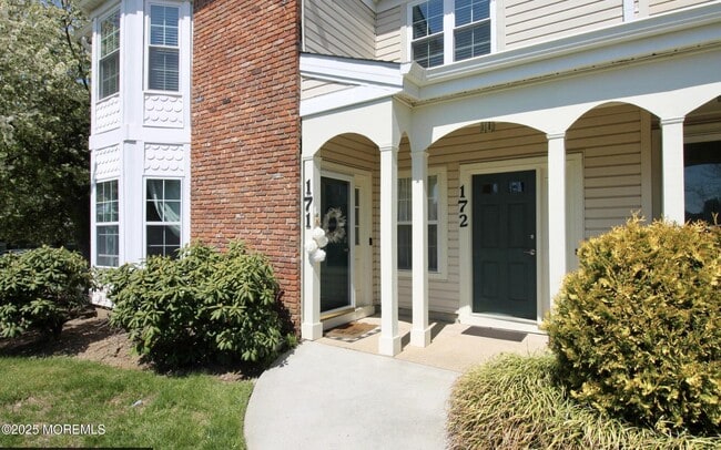 Building Photo - 172 Tulip Ln