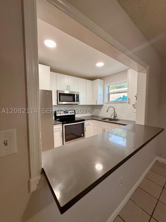 Foto del edificio - 2433 SW 11th St