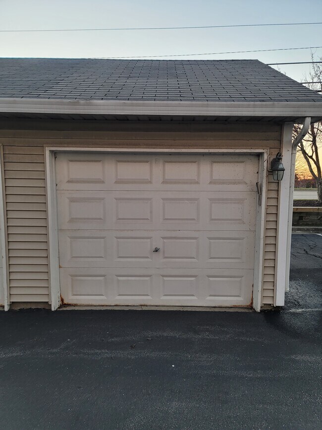 Building Photo - 3299 Stratford Ct