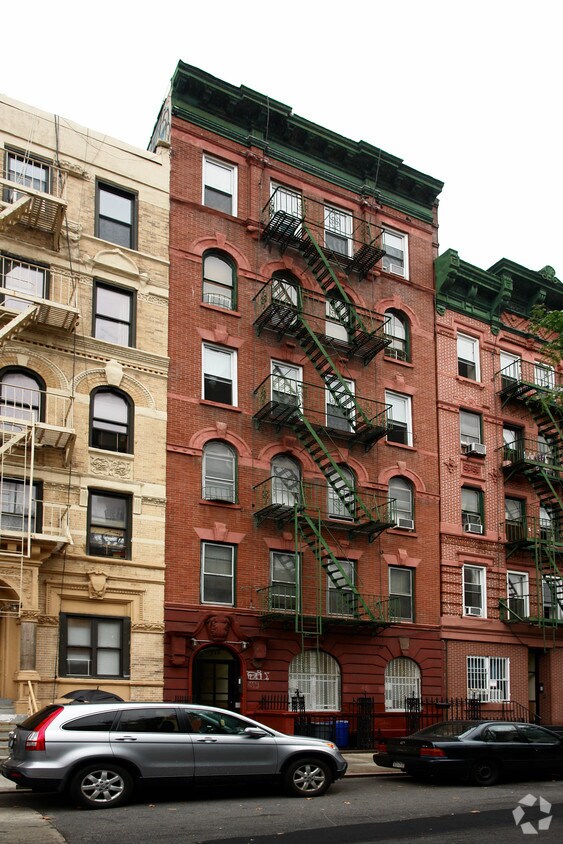 Primary Photo - 119 Henry St