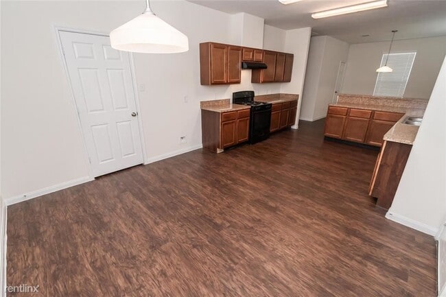 Building Photo - 4 br, 2.5 bath House - 3039 Right Way