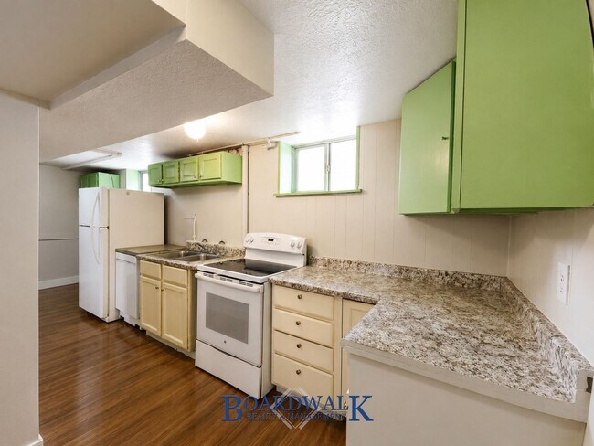 Photo - 2725 Lake St Apartment