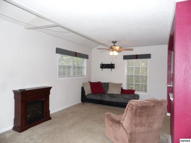 Foto del edificio - 517 Bettis Dr