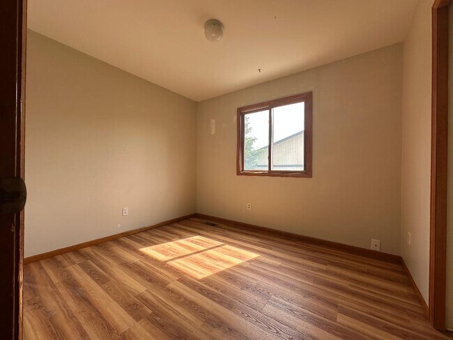 Dormitorio 2 - 712 Sir Galahad Dr