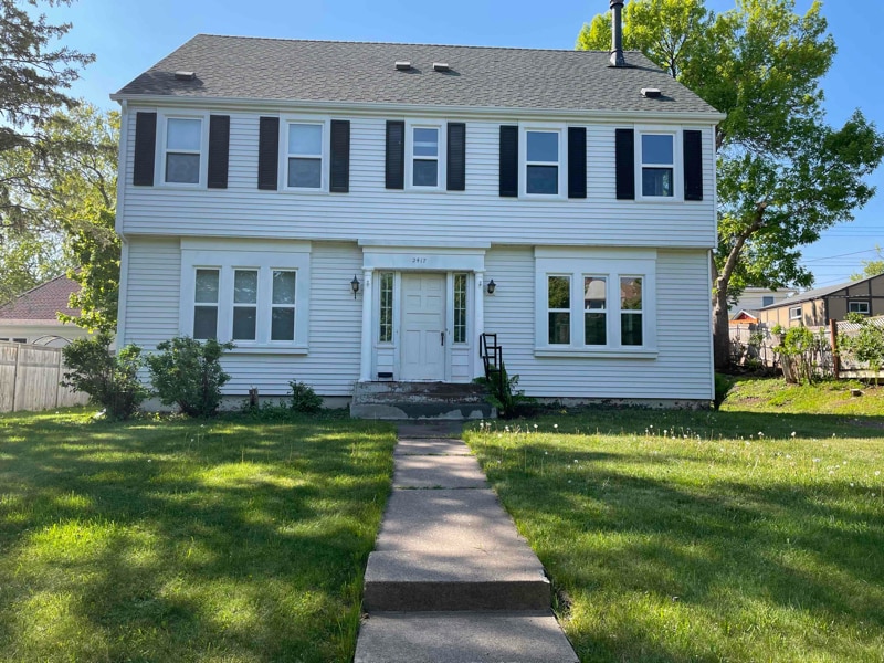 Primary Photo - 2417 E 3rd St