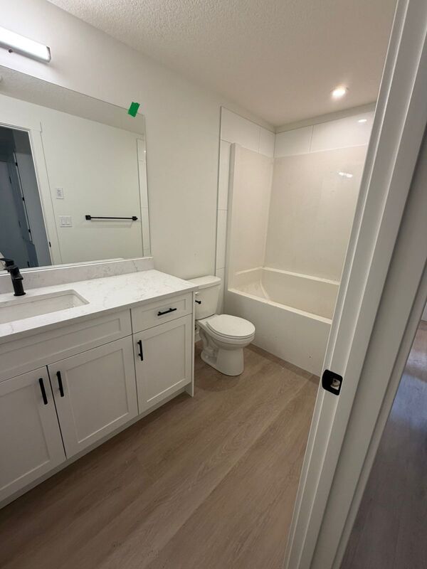 Photo du bâtiment - 14019-14104 104 Ave NW