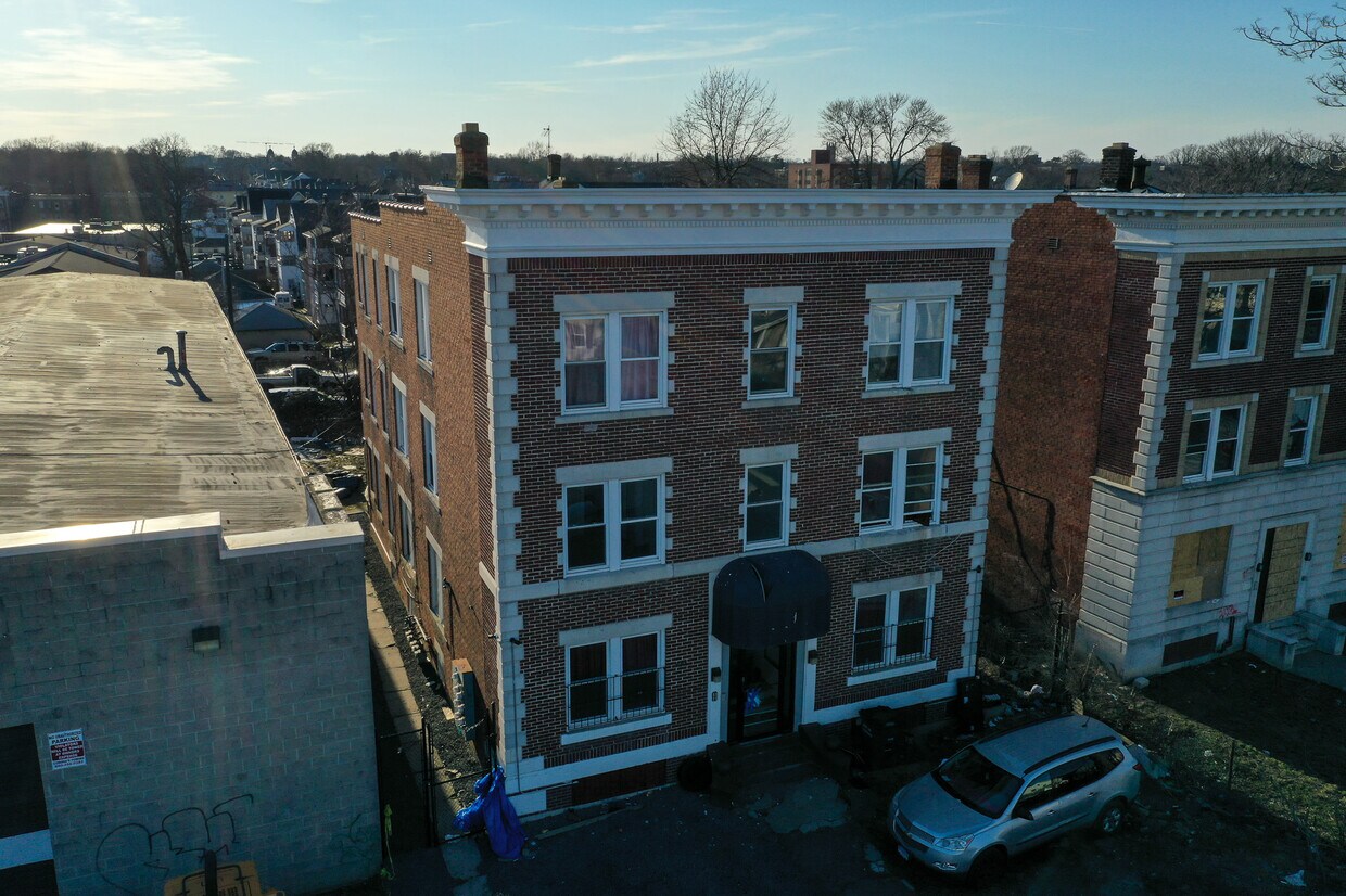 Building Photo - 441 Wethersfield Ave
