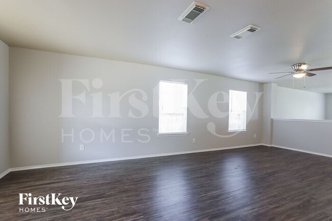 Foto del edificio - 7934 Tawny Bluff Ct
