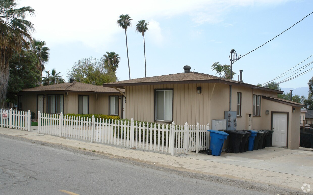 Foto principal - 237 E Peck St