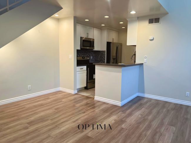 Foto del edificio - COMING SOON! - Beautifully Updated 3-Bedro...