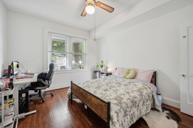 Photo - 4800 Berwyn Rd House