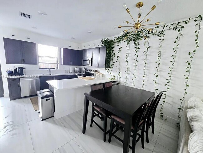 Foto del edificio - 518 SW 19th Wy