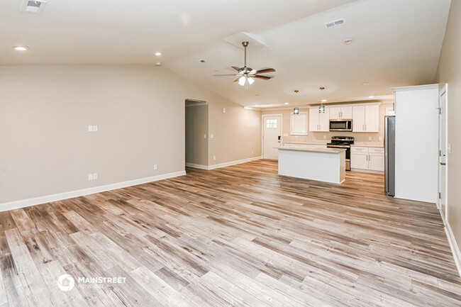Building Photo - 848 Silver Fox Dr