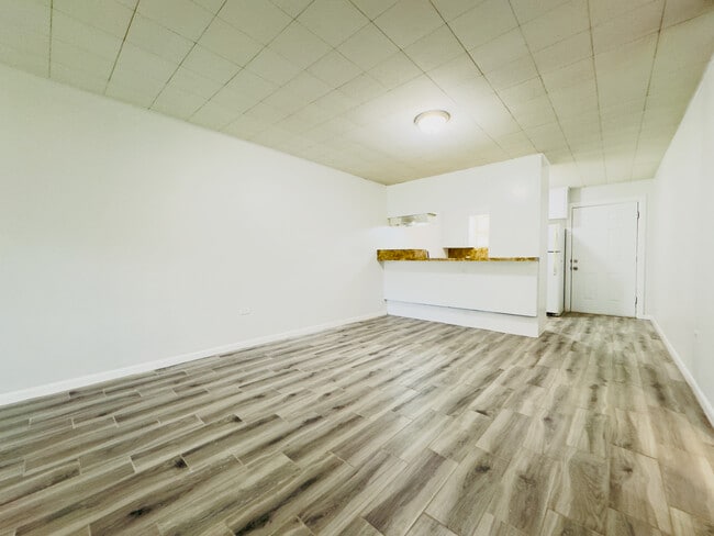 Building Photo - 1120 Valley View Dr