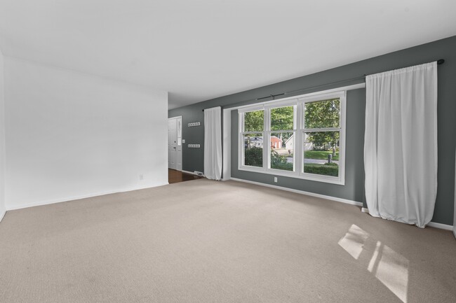 Foto del edificio - 1008 Forest Hills Dr