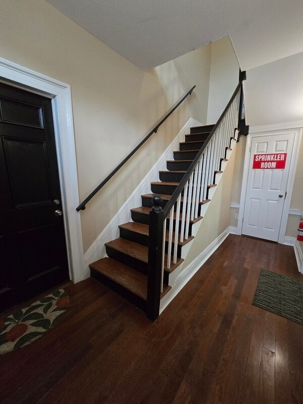 Building Photo - 201 E Bank St