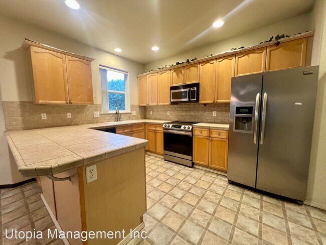 Building Photo - 4 br, 2.5 bath House - 4476 SE Salquist Rd.