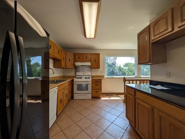 Building Photo - 3728 Capistrano way
