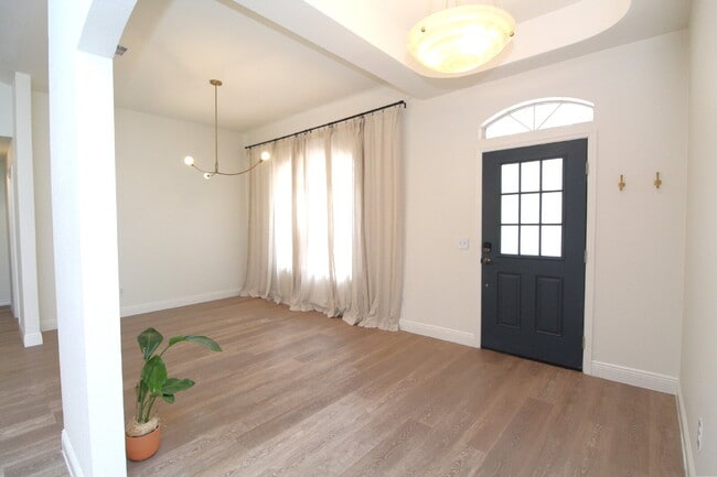 Building Photo - Stunning West Pensacola Home on Nearly an ...