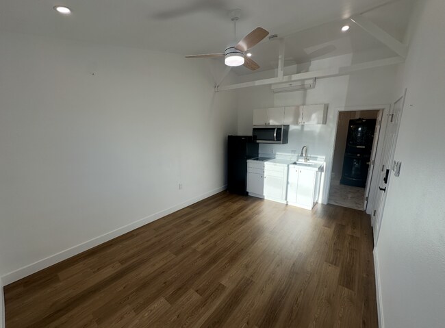 Foto del edificio - 1420 San Simeon St